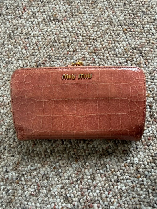 Miu Miu Handbags - Miu Miu Croc-Embossed Kiss Lock Leather Wallet in Muted Rose